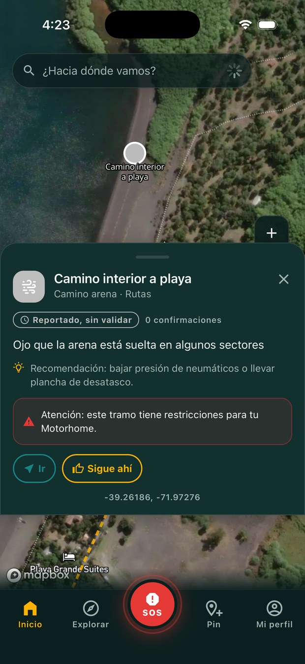 Ficha de un camino de arena con advertencia de restricción para motorhome